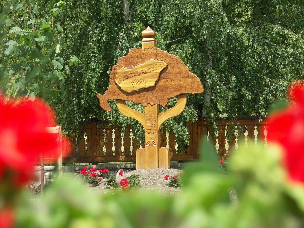 Postakocsi Vendeghaz Kisgyor Hotel Exterior foto